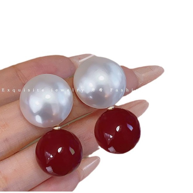Retro red pearl stud earrings for women, 2024 new style, elegant and high-end, whitening earrings, niche bestsellers, earrings and earrings Item Picture