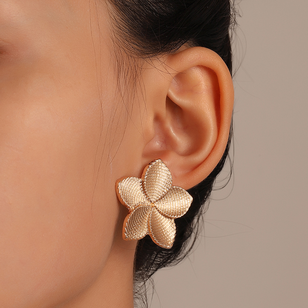 European and American ins simple flower earrings, Bohemian ethnic style five-petal stud earrings, creative and elegant earrings full figure