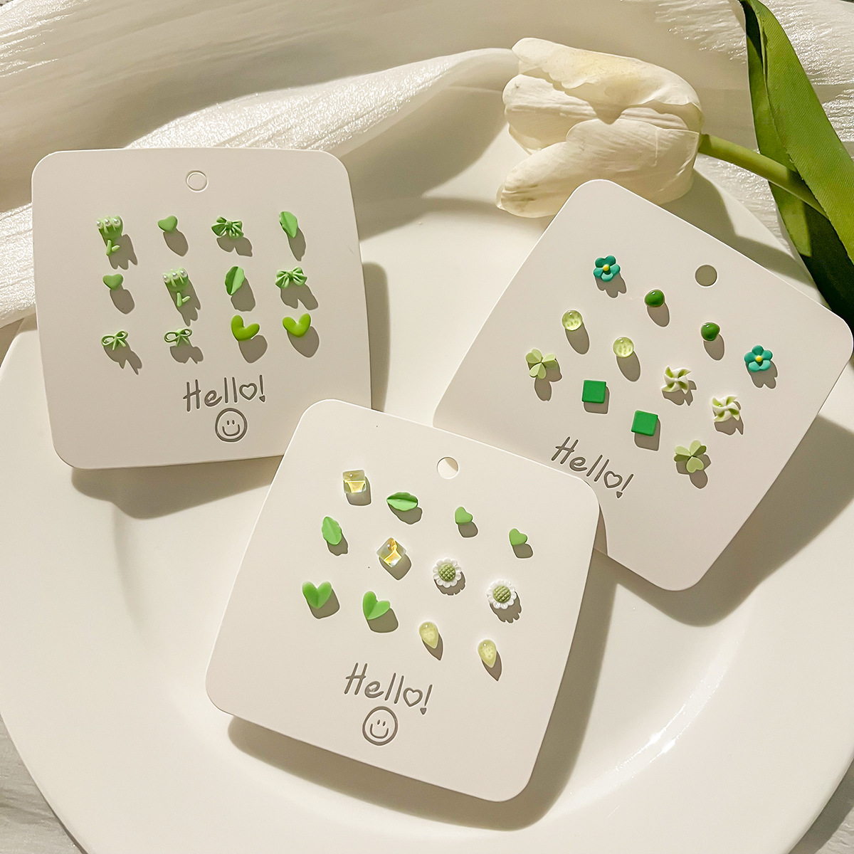 The new summer silver needle blue set is simple, versatile and stylish. The stud earrings are fresh and forest-style, making the skin look fair and sweet details Picture