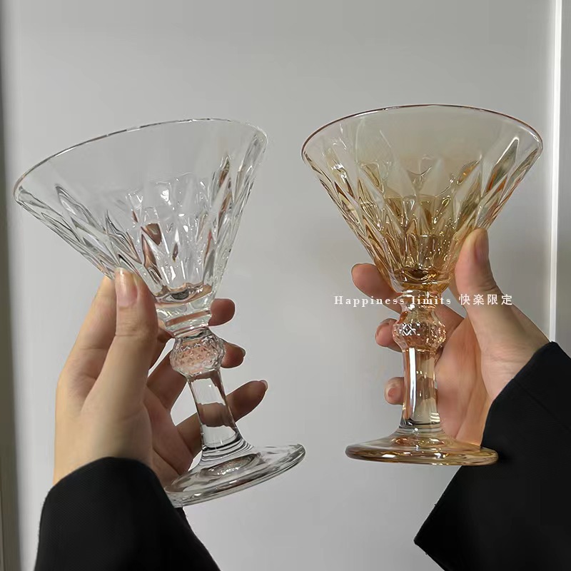 Retro European diamond-shaped tall glass, embossed champagne glass, wine glass, red wine glass, high appearance level sweet wine glass details Picture