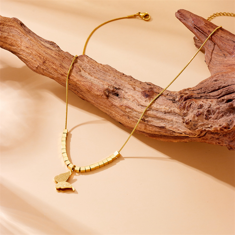 Cross-border fashionable, simple and versatile gold-plated stainless steel square beaded butterfly pendant chain jewelry necklace Specification drawing
