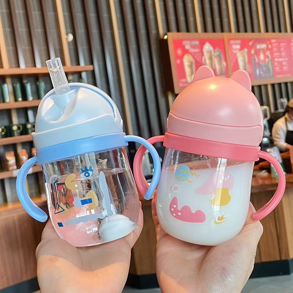 Water cup, children's drinking cup with straw, one-year-old baby graduated cup, portable drinking water bottle, cute gravity ball baby bottle full figure
