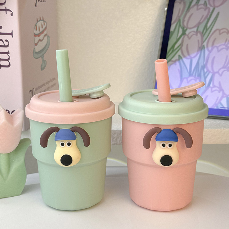 New summer plastic cup with high appearance level, heat-resistant straw, food-grade plastic hand-held large-capacity water cup, portable full figure