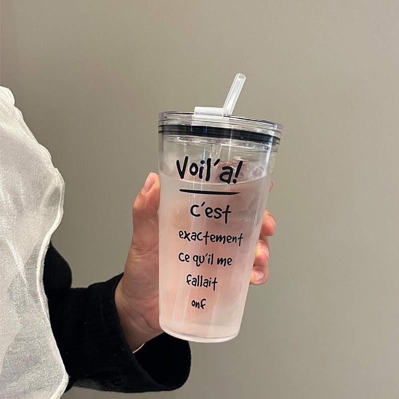Korean version of ins minimalist letter water cup with lid, minimalist style, suitable for both men and women, school and office plastic cup Application Scenario