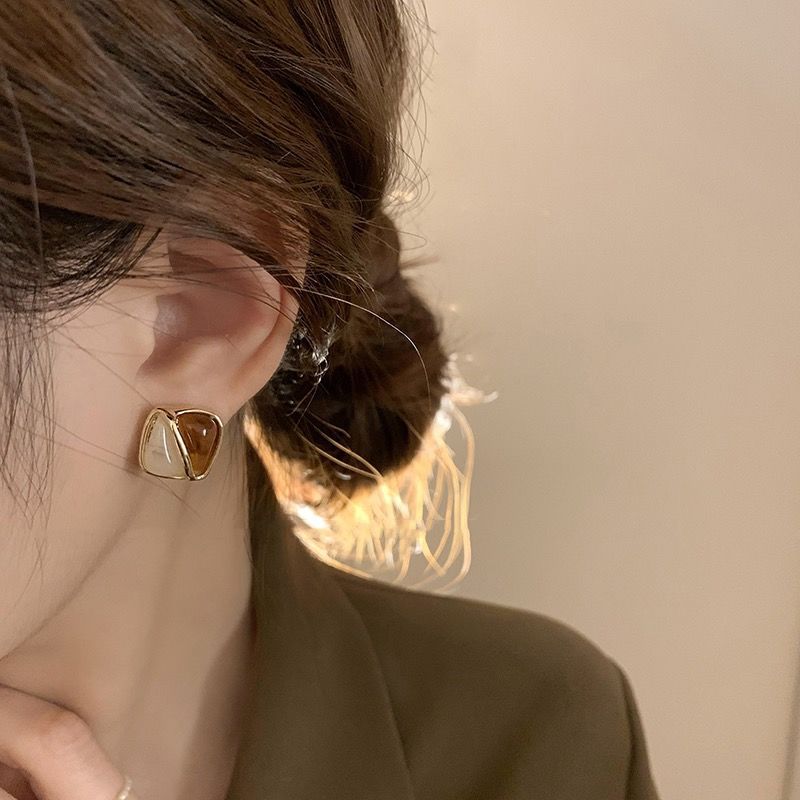 Small and exquisite design stud earrings 2024 New trendy ins design earring set Pearl earrings batch Specification drawing