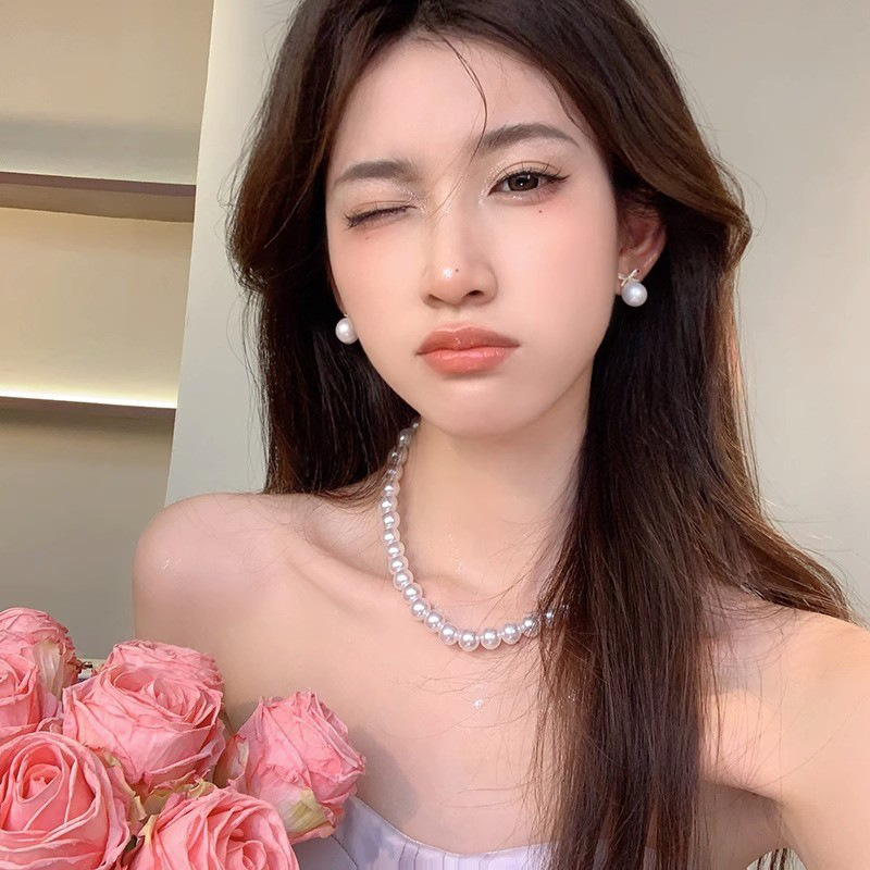 French retro pearl necklace for women, light luxury and niche collarbone chain, 2023 new bestseller, high-end neckchain, plain chain Application Scenario