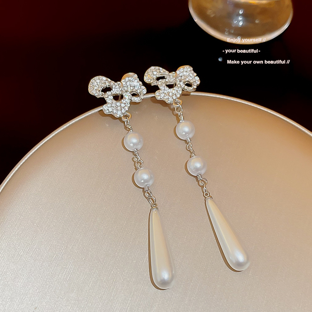 European and American exaggerated long full-diamond irregular tassel earrings, light luxury and high-end, trendy bestsellers, individual and elegant earrings Application Scenario