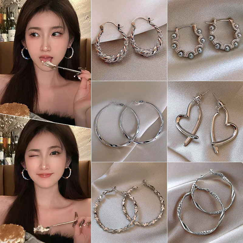 Cold and cool silver earrings for women, 2024 new style, niche design, daily commuting stud earrings, high-end and simple earrings full figure