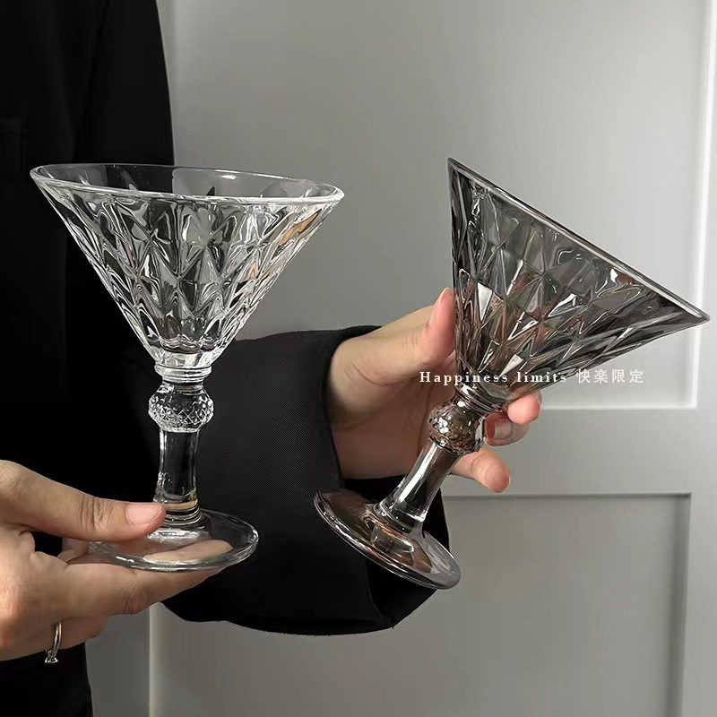 Retro European diamond-shaped tall glass, embossed champagne glass, wine glass, red wine glass, high appearance level sweet wine glass full figure