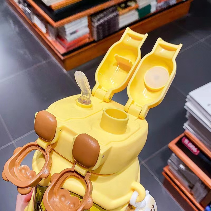 The new type of thermos cup features dual spouts with a high appearance level. It is a 316 food-grade large-capacity children's straw cup and a cute portable water cup Application Scenario
