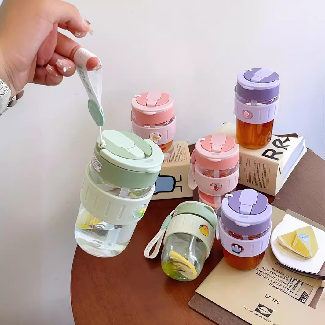 High appearance level double-drinking plastic cup, women's straw water cup, 2023 model coffee cup, large-capacity portable tea brewing cup at hand Application Scenario