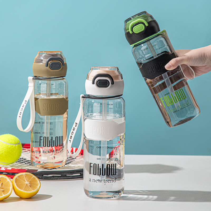 This large-capacity plastic space cup with a lid and a straw for direct drinking in summer is portable and heat-resistant for men and women's outdoor sports full figure