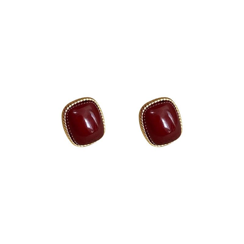 Red earrings for Christmas and New Year, a new bestseller for women in 2024, high-end and elegant stud earrings, a niche retro Hong Kong-style ear accessory Item Picture