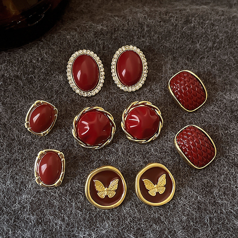 Ankela wine red retro Hong Kong-style ear clips, no ear piercings, feminine and high-end pearl earrings, stud earrings and other accessories Application Scenario