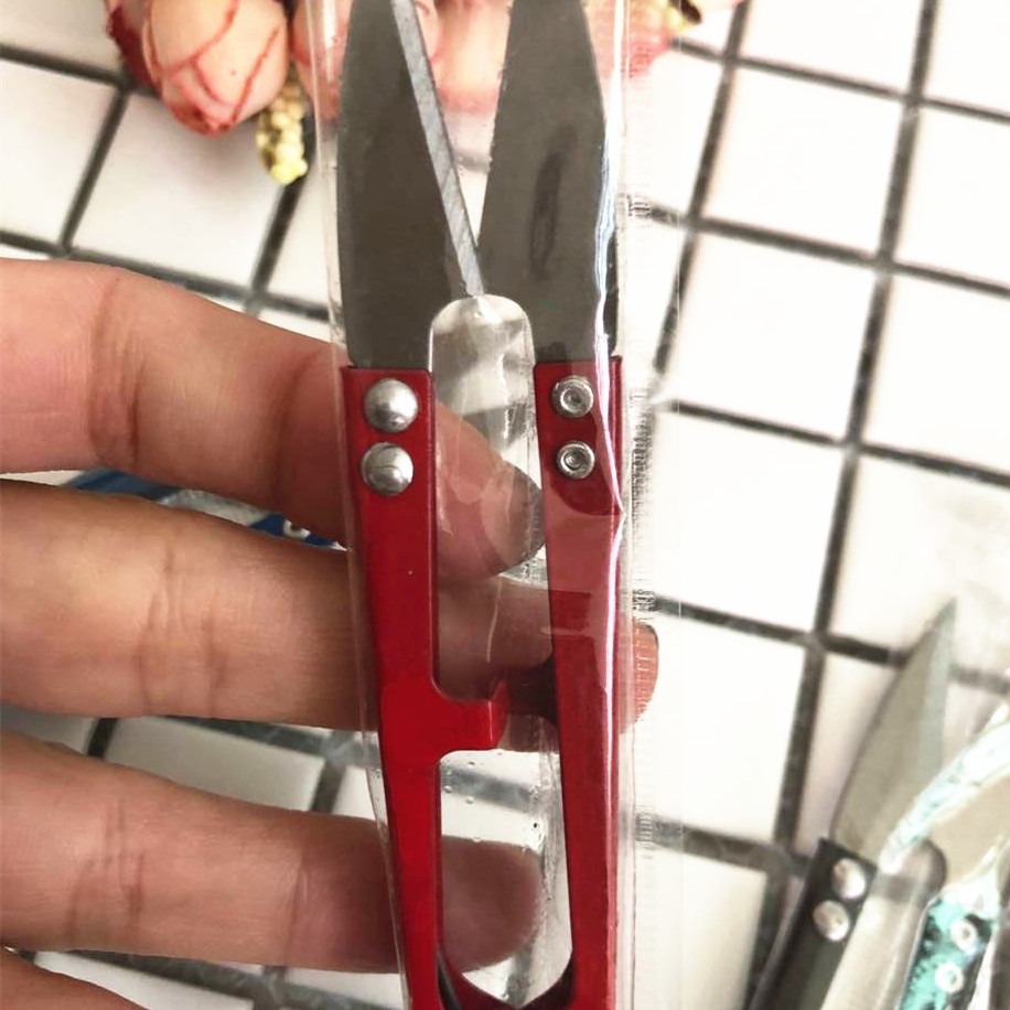 Wholesale colored U-shaped shears, spring yarn shears, cross-stitch U-shaped shears, three-color tailor thread end shears Item Picture