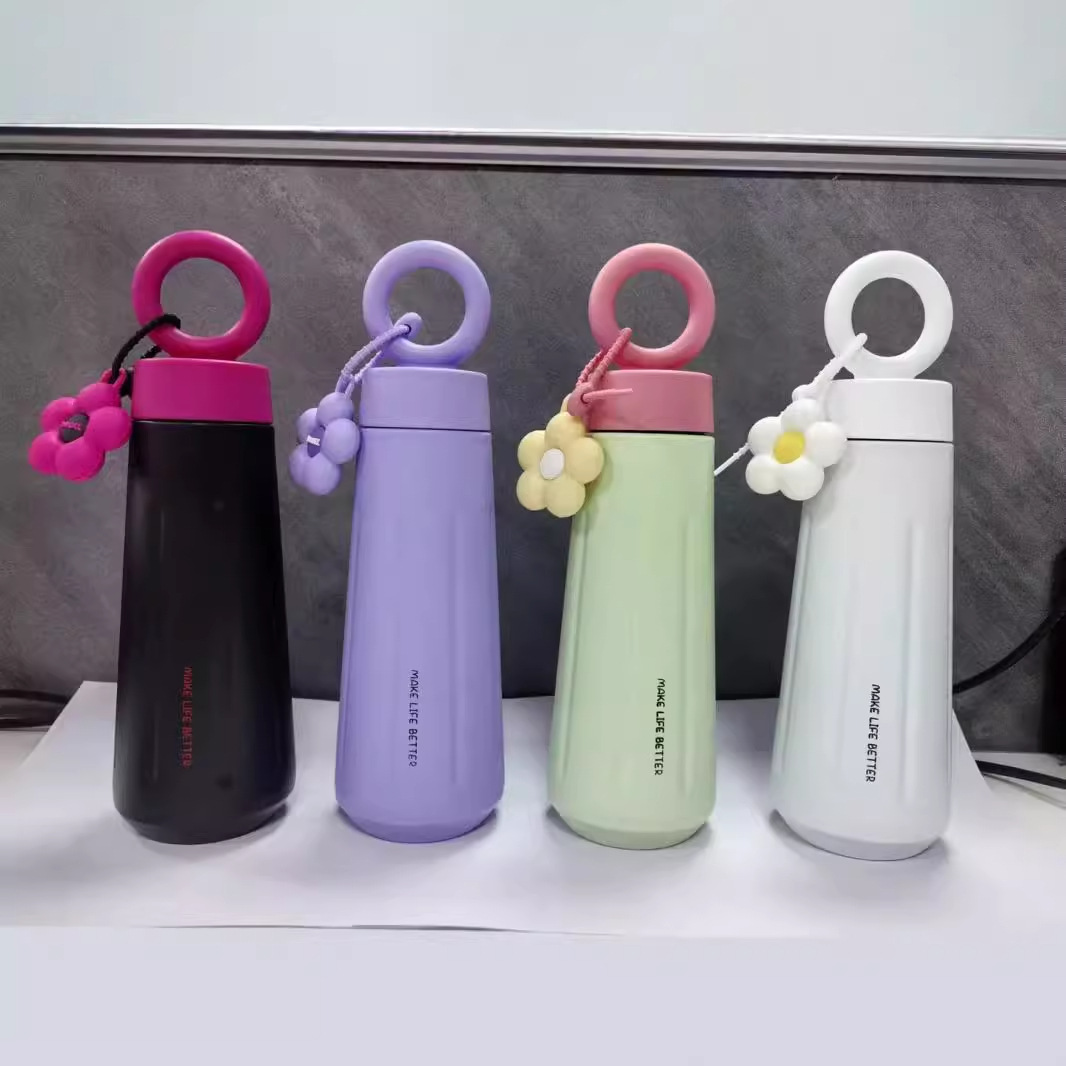 High appearance level, simple and elegant stainless steel insulated cup for girls, thickened petal handle, vacuum outdoor portable travel water cup full figure