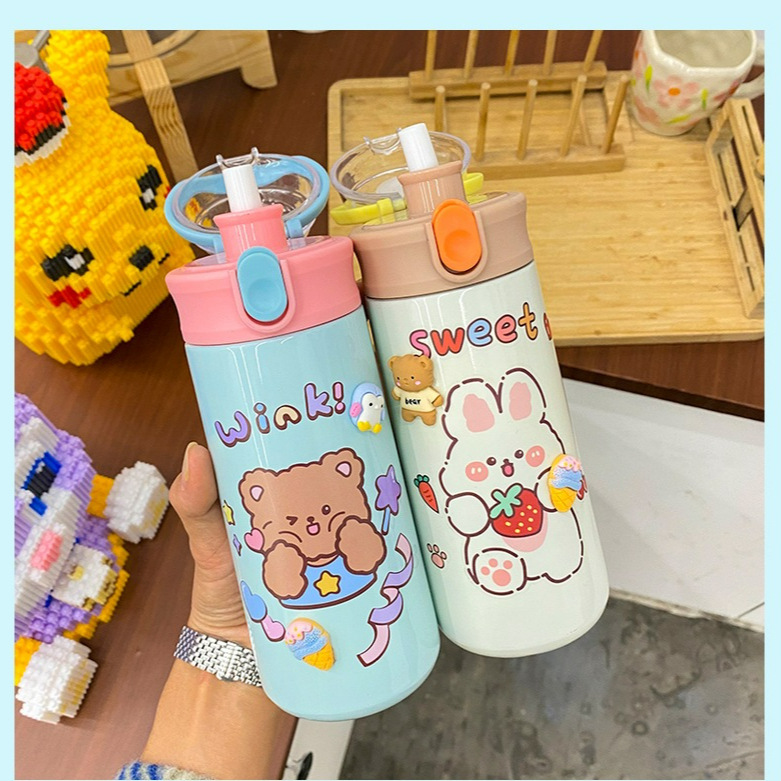 Customized new high-appearance cartoon portable Carter cups, thermos cups, straw bouncing cups and pea cups from the manufacturer, which are popular online Application Scenario