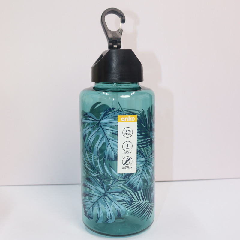 Large-capacity straw water cup for girls, high appearance level in summer, plastic sports and fitness lock buckle, outdoor portable direct drinking water pot full figure