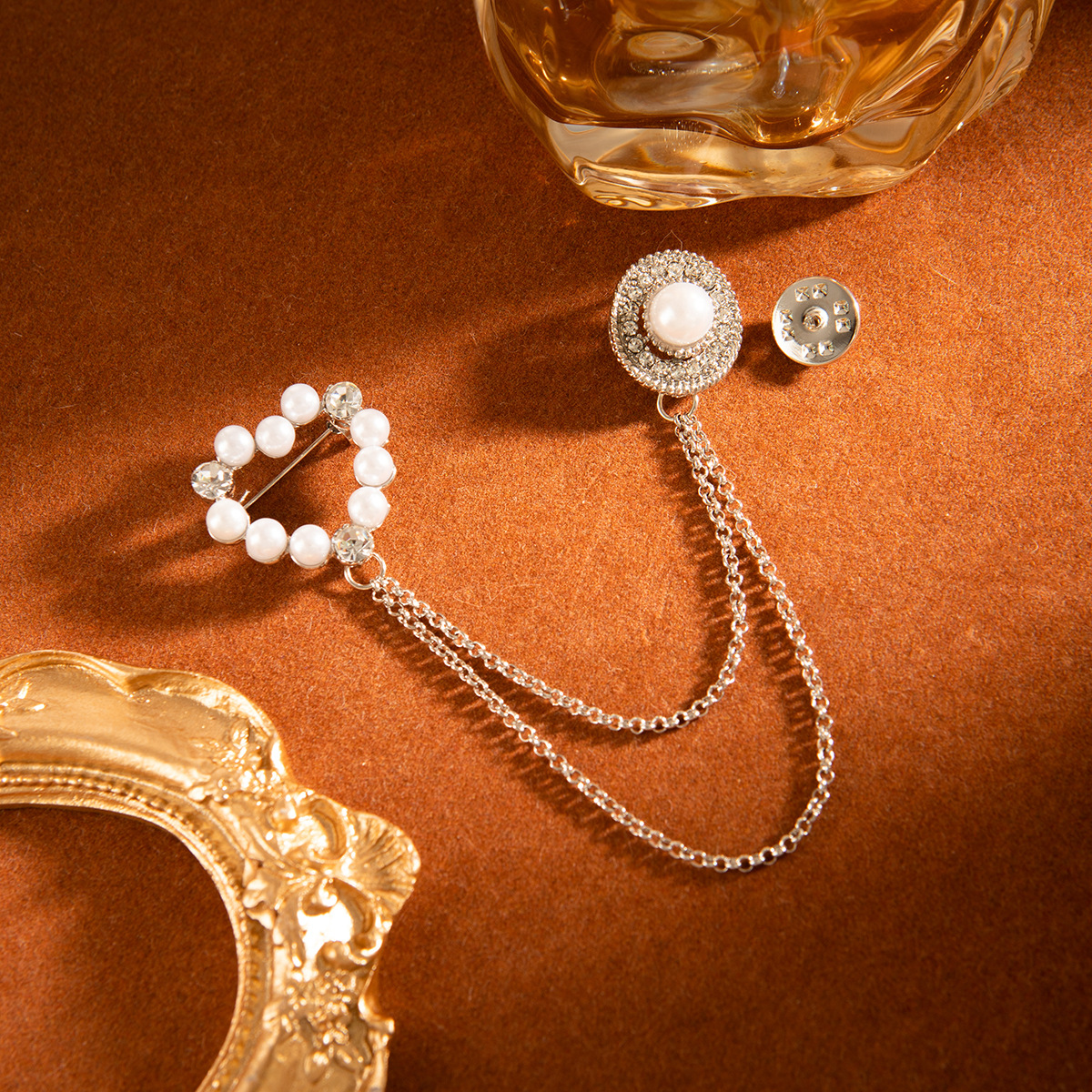 A new cross-border light luxury British retro heart-shaped pearl double-layer chain tassel collar pin brooch for ladies details Picture