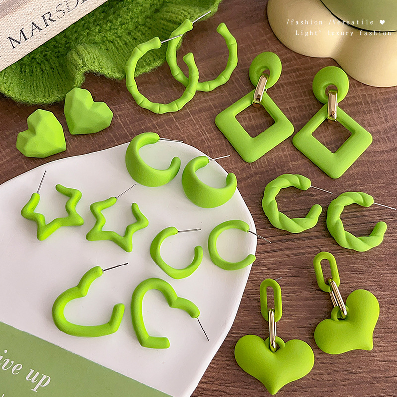 Sweet and elegant green earrings, a high-end feminine touch, versatile and niche stud earrings, a new 2025 hit, internet-famous earrings and earrings details Picture