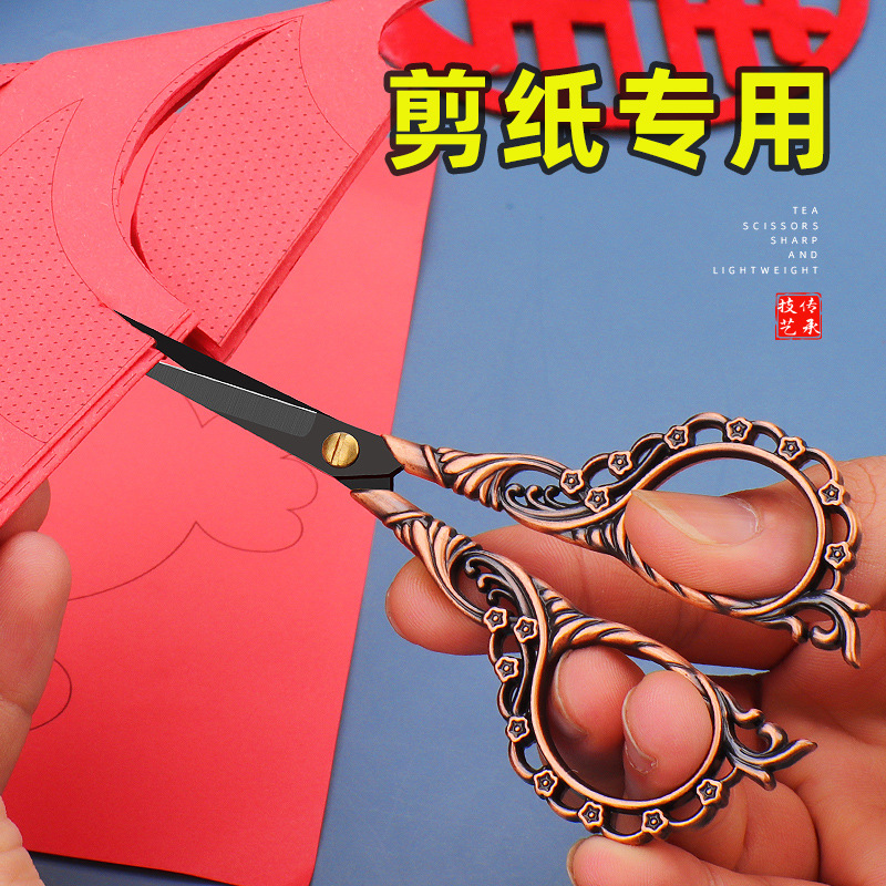 Retro exquisite pointed small scissors, stainless steel household scissors, window decorations, woolen thread embroidery scissors, hand scissors, peach blossom scissors Specification drawing
