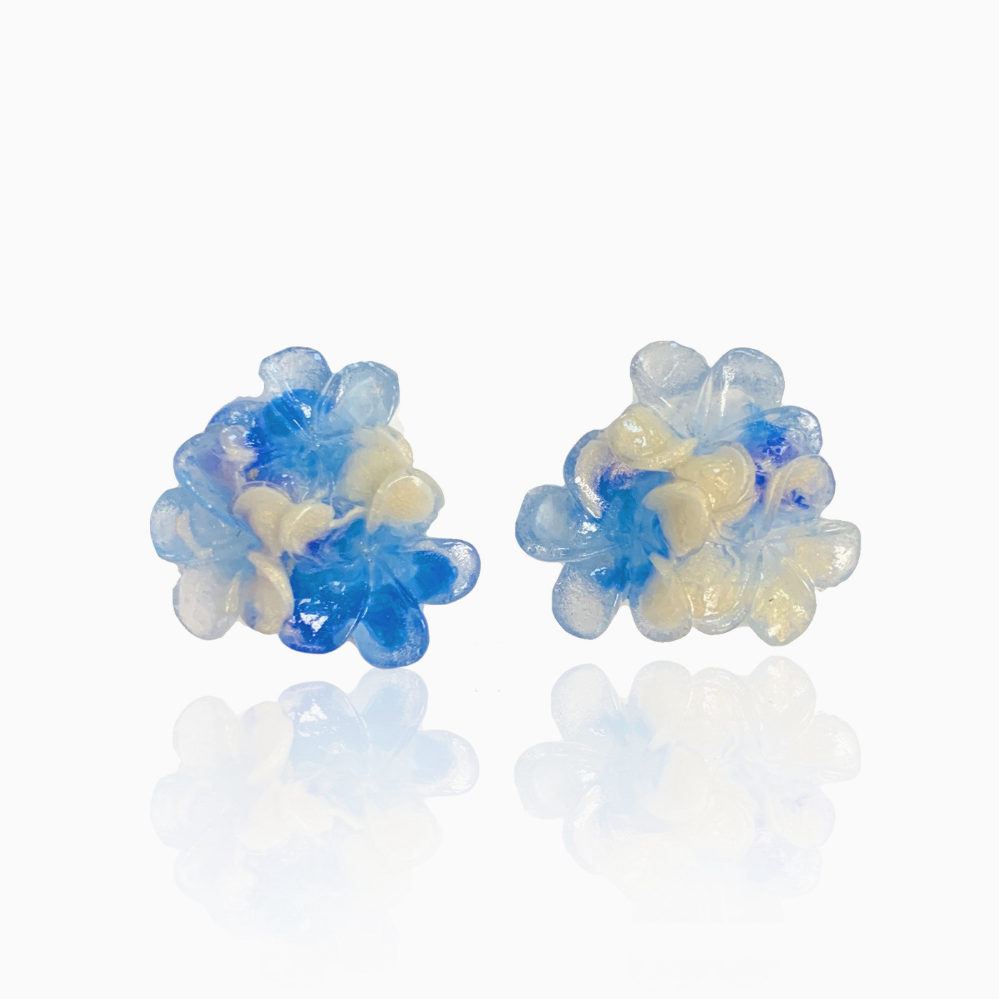 Spring and summer gradient color resin three-petal flower earrings with a unique design sense. Women's silver needle forest-themed sweet country style earrings Item Picture