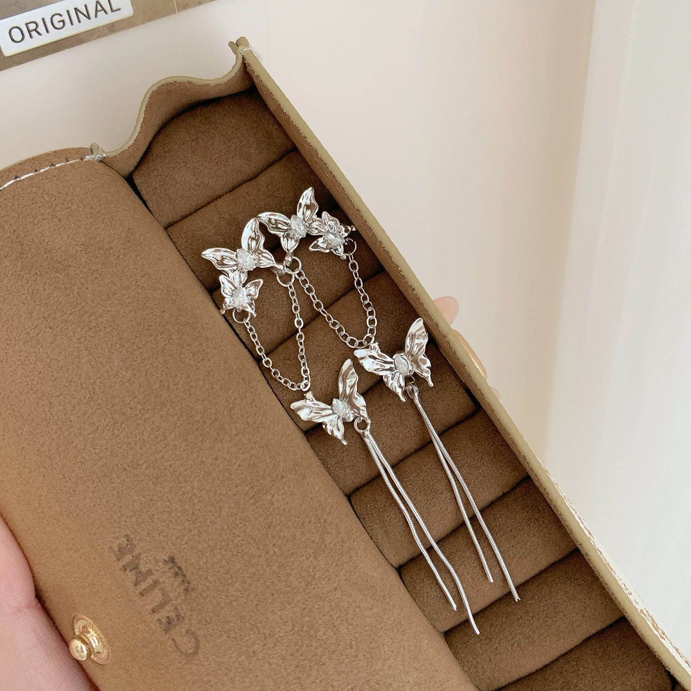 Zircon butterfly tassel earrings exude a sense of light luxury and sophistication. Silver-plated silver needles are a niche, exquisite, sweet and ethereal long pair of earrings Specification drawing