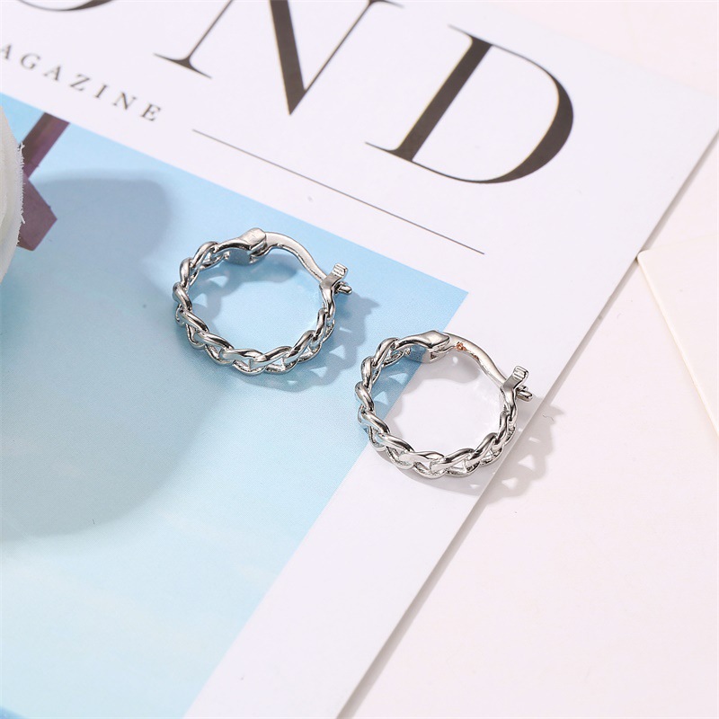 New cross-border earrings: Cold style, simple hollowed-out geometric earrings, short irregular chain stud earrings for women Specification drawing