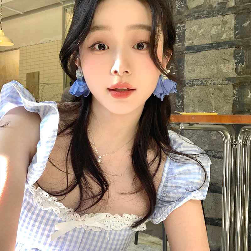 Spring fresh chiffon pearl flower earrings, women's seaside vacation style earrings, high-end, elegant and grand stud earrings full figure