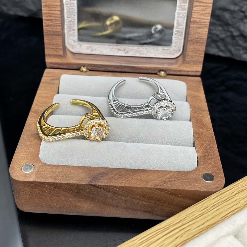 A Japanese and Korean design sense, slightly set round diamond geometric opening ring for women's square, sweet and cool, cold style, niche and light luxury index ring Specification drawing