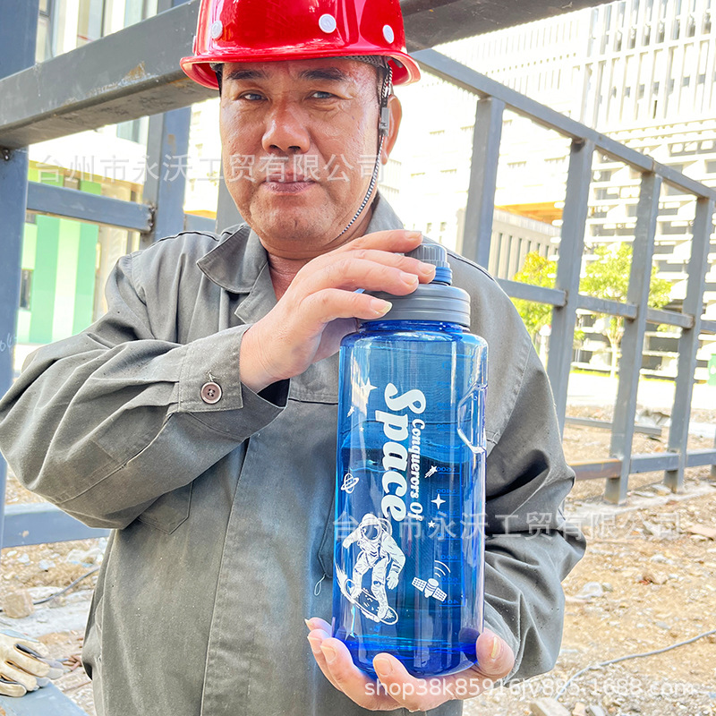 Extra-large capacity outdoor water cups for men and women, fitness at construction sites, sea chasing, anti-fall space cups, sports with handles, explosion-proof cups details Picture