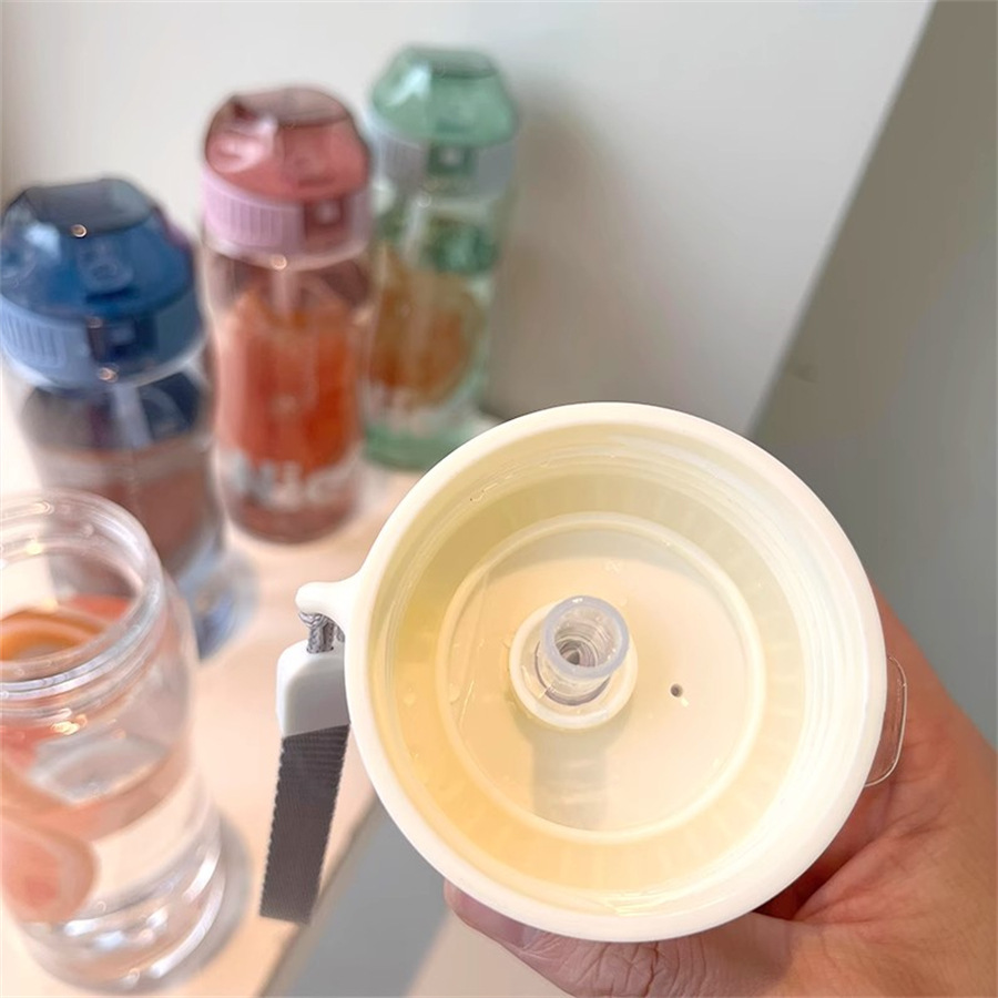 Portable water cup, special straw cup for children's school, heat-resistant and anti-drop plastic cup for boys and girls, summer sports Specification drawing