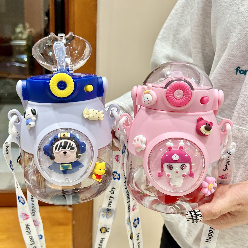 Children's water cups are cute in summer, plastic straw water cups for kindergartens, and large-bellied cups for girls and primary school students to go to school Specification drawing
