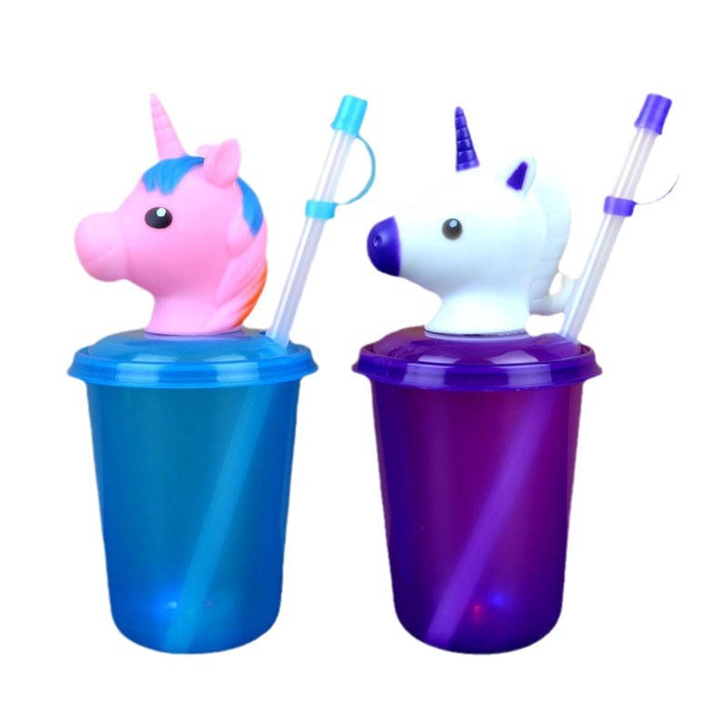 The manufacturer has a wide range of fashionable and simple cartoon cups, disposable plastic straw cups and portable cups in stock Item Picture