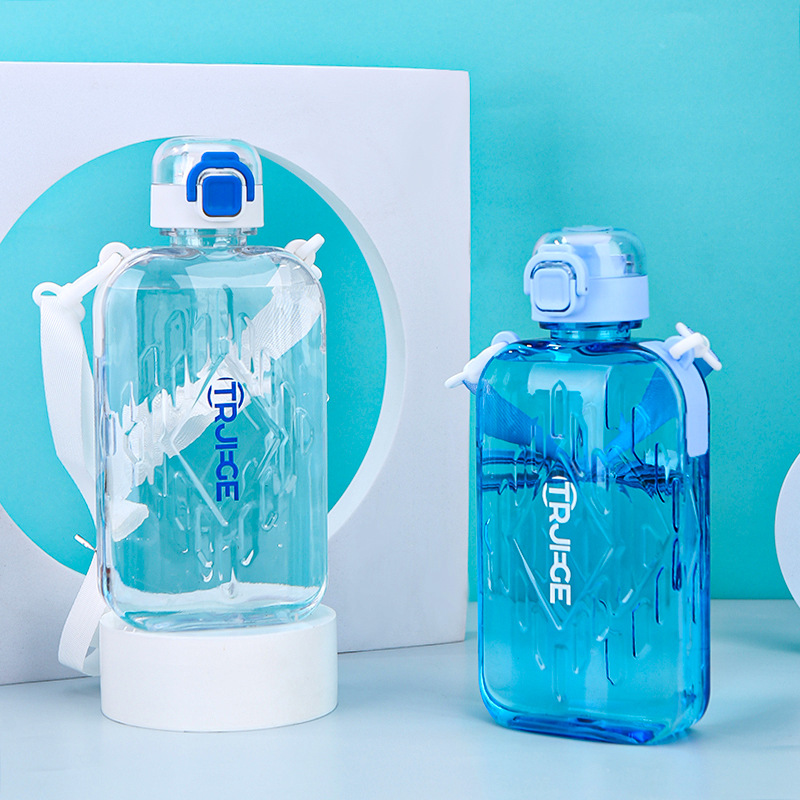 Wholesale of new Yiben flat space cup, large-capacity sports water bottle with shoulder strap, bouncing lid, direct drinking plastic cup Application Scenario