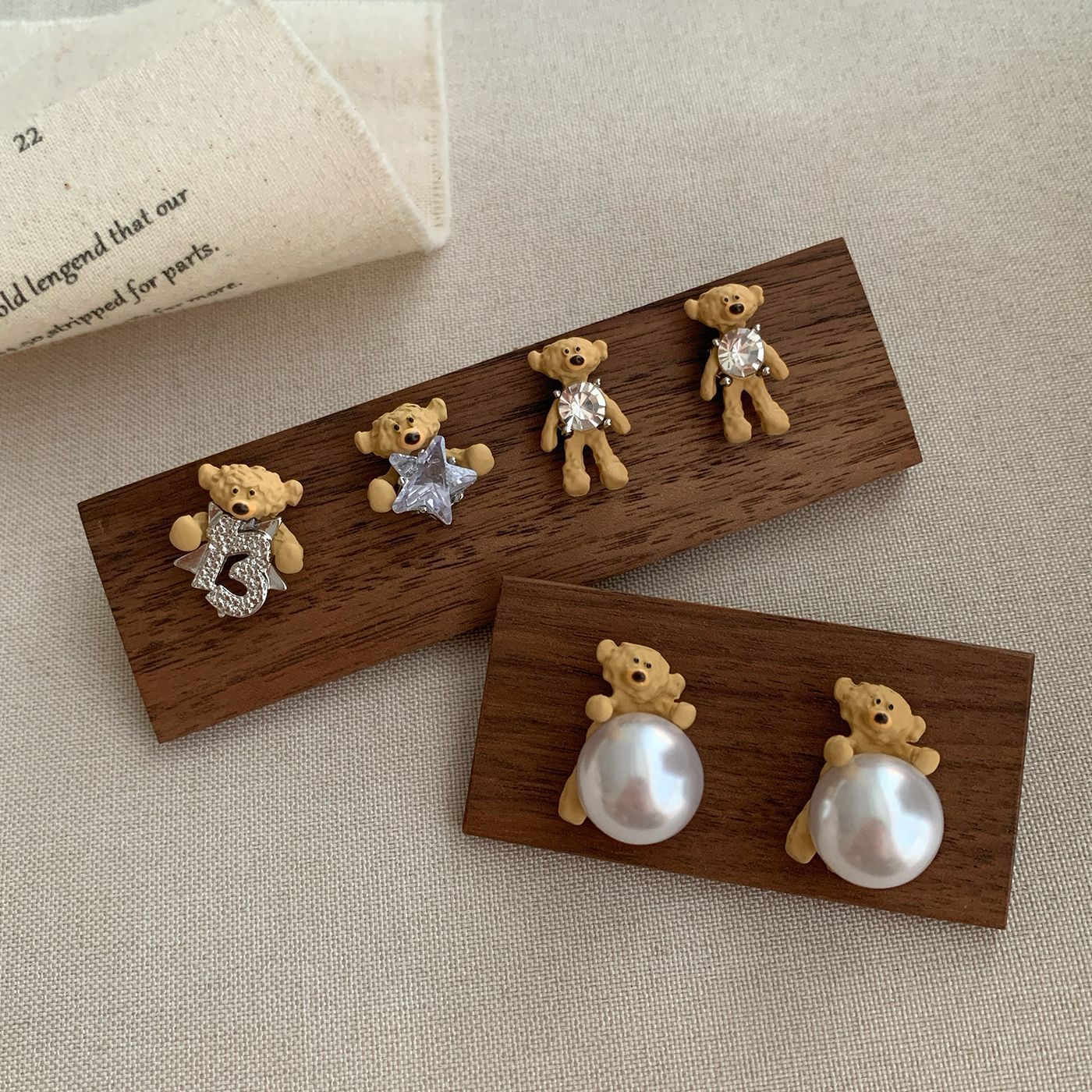 Spring new style of playful cartoon bear pearl stud earrings, silver needle earrings, sweet, niche and exquisite zircon cute earrings Application Scenario