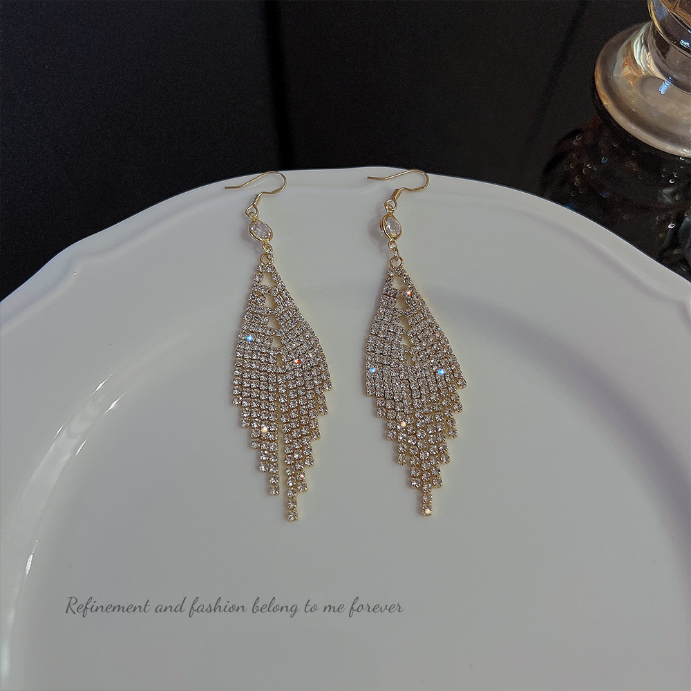 New Korean fashionable and elegant tassel earrings, summer high-end, individualistic, exaggerated and super shiny, full diamond earrings for women wholesale full figure