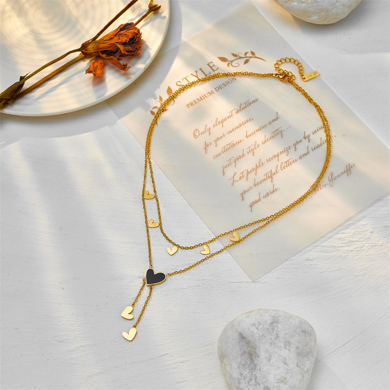 Korean-style simple, fashionable and niche design, oil-dripping glossy heart-shaped tassel irregular double-layer titanium steel necklace Specification drawing