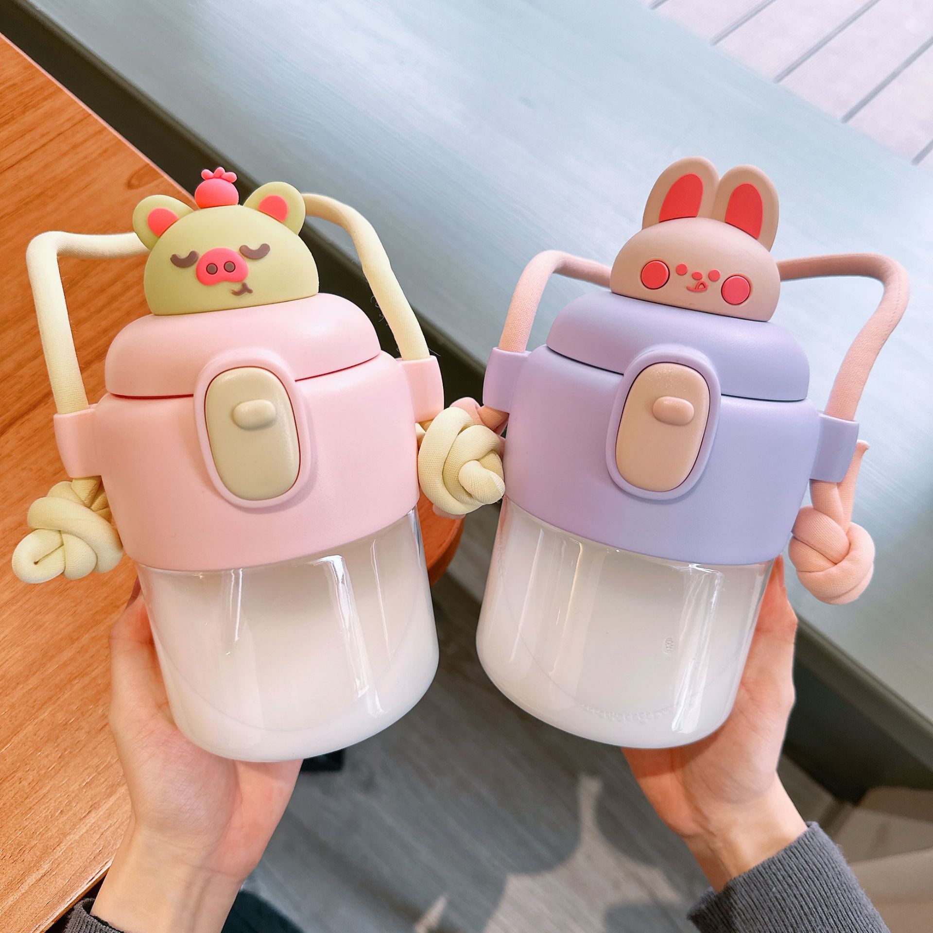 New plush plastic cup, large-capacity portable space cup, creative high appearance level, student cartoon portable straw cup Specification drawing