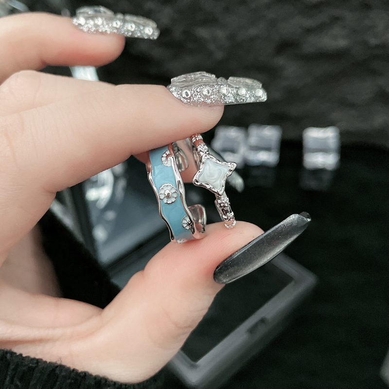 Retro style, niche and simple flower ring, sweet and cool little Daisy new geometric irregular adjustable ring full figure