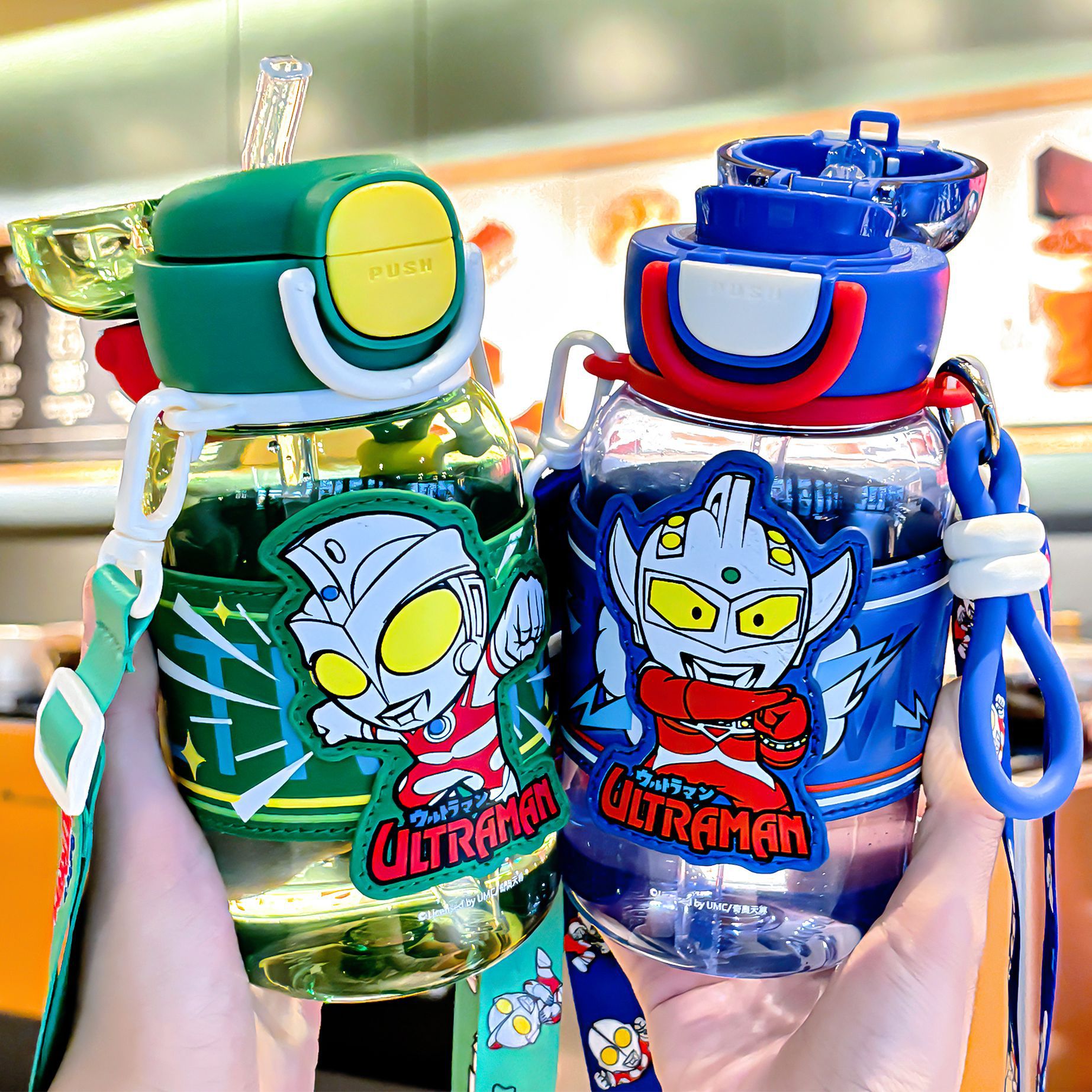 Ultraman official children's water cup, large-capacity straw cup for boys, convenient handle, cartoon double-drinking plastic cup Specification drawing
