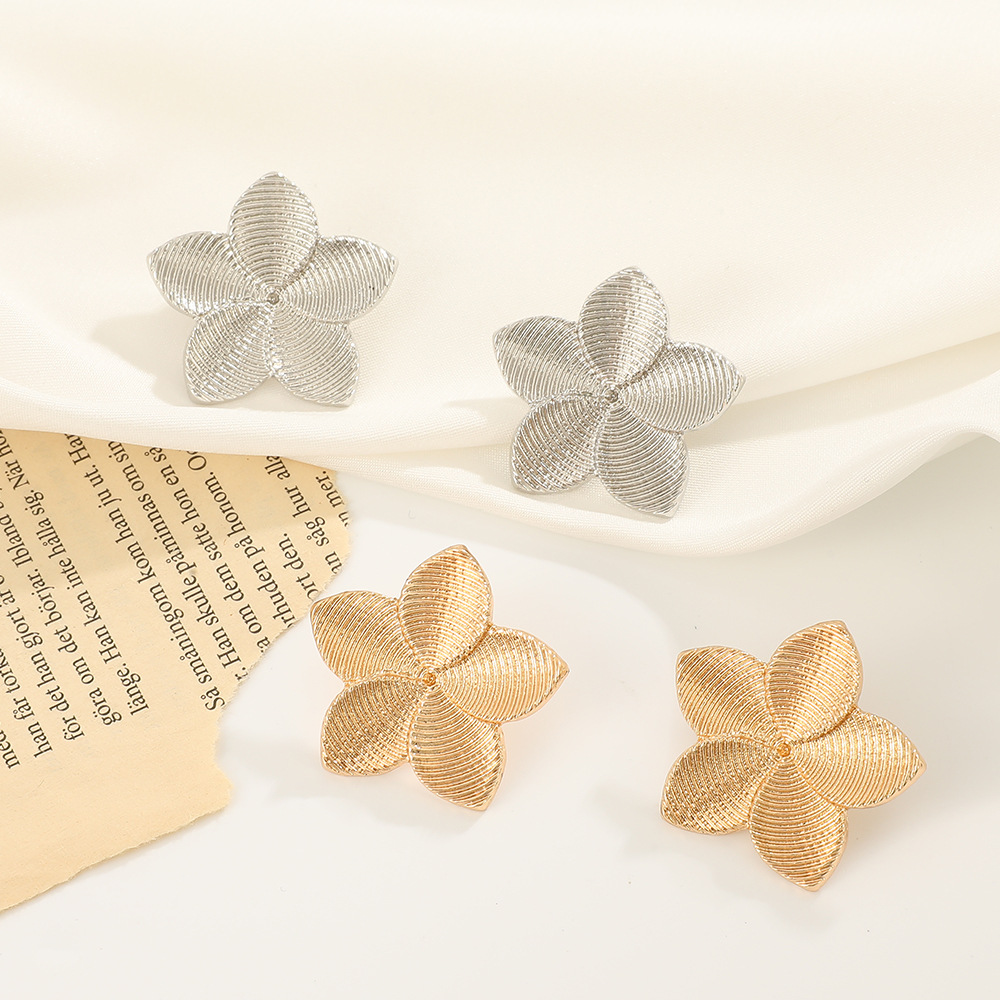 European and American ins simple flower earrings, Bohemian ethnic style five-petal stud earrings, creative and elegant earrings details Picture