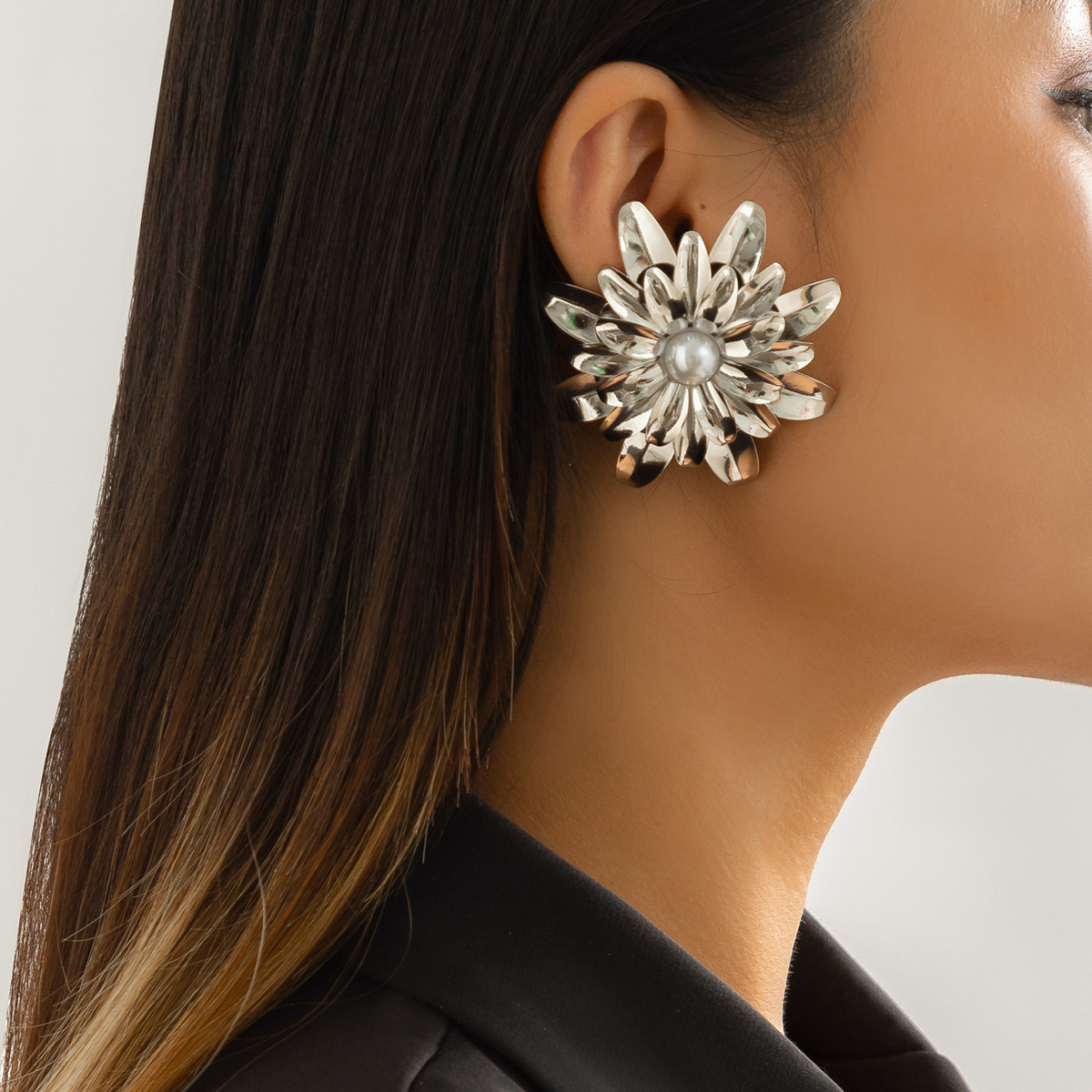 European and American style French sweet cool fringed flower large earrings earrings personalized imitation pearl Daisy stud earrings details Picture