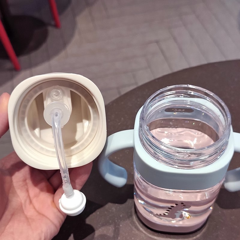 Baby drinking cup, infant water cup, 6-month-old water and milk drinking cup, children's straw cup, anti-choking and anti-drop milk bottle Application Scenario