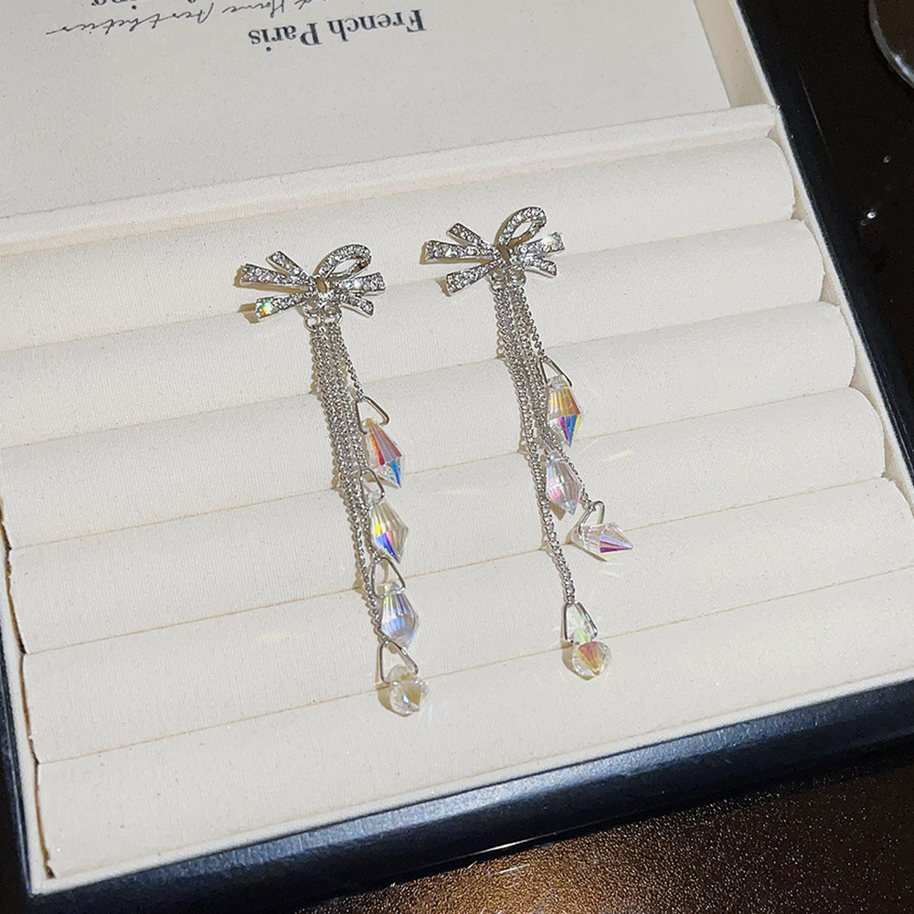 Fashionable and elegant bow tassel earrings, high-end autumn and winter exquisite earrings, light luxury and cold style, stud accessories for women Specification drawing