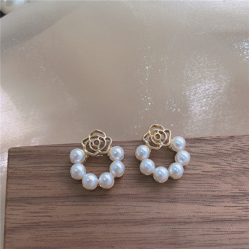 Pearl rose stud earrings, sweet, simple and elegant, new Spring 2024 trendy earrings, camellia earrings for women Specification drawing