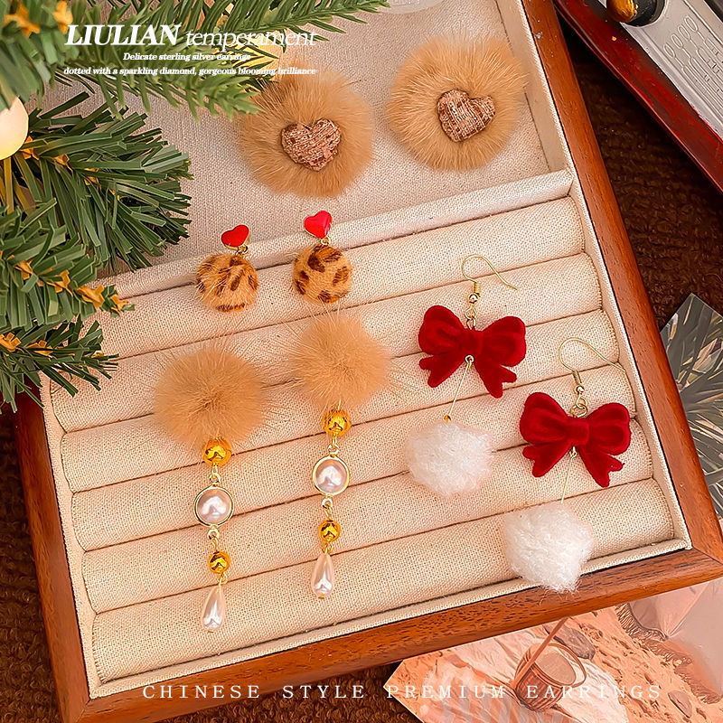 Red plush earrings for Christmas, autumn and winter, women's New Year stud earrings, 2024 new style bestsellers, niche earrings, New Year earrings Application Scenario