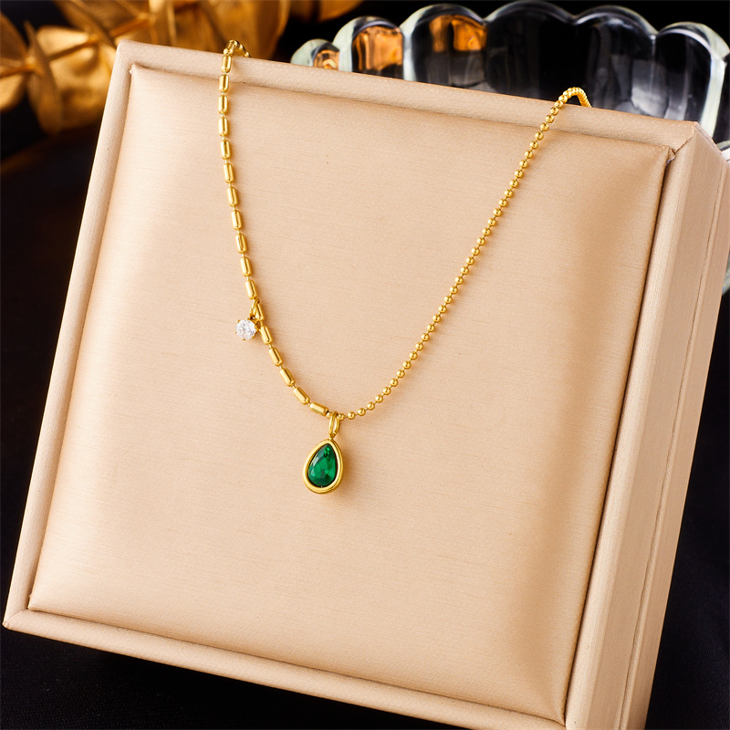 European and American fashion, simple and commuting, retro and high-end style, collarbone chain, green diamond water drop accessory chain necklace full figure
