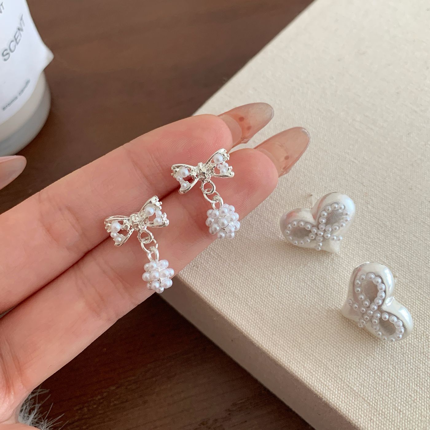 Spring Korean-style light luxury brushed pearl flower ball bow earrings, women's silver needle exquisite and high-end fashionable earrings full figure