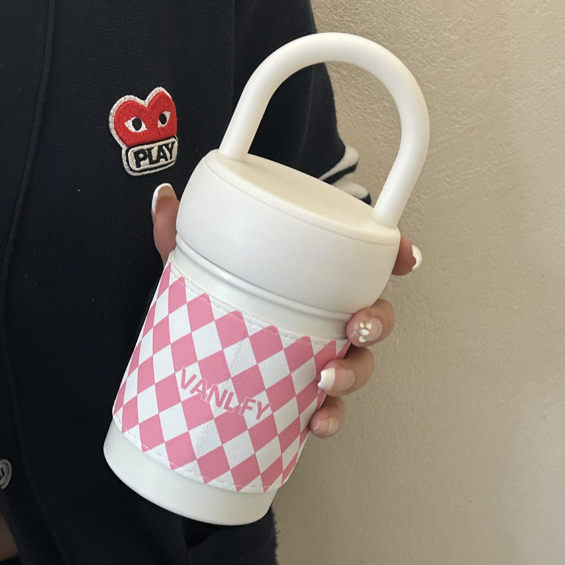 Thermos cup for girls, high appearance level, simple and cute handle cup, 2025 compact and portable new water cup for adults and students details Picture